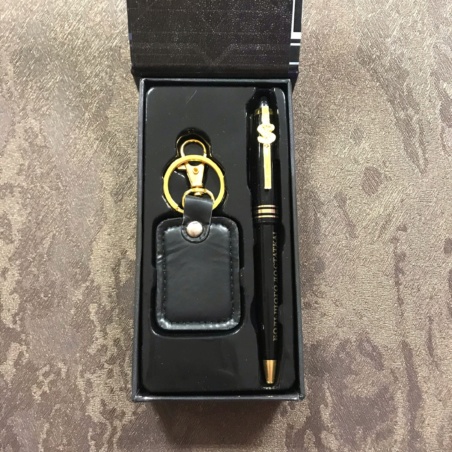 Подарочный набор брелок и ручка в коробке