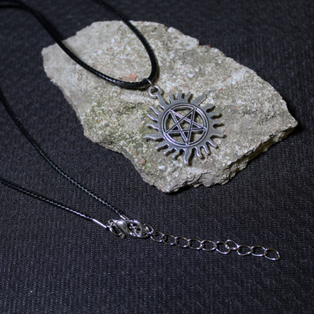 Кулон на шнурке 'Пентаграмма' в солнце