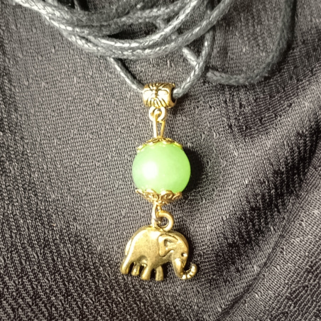 Амулет из камня нефрит с подвеской Золотой Слон