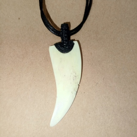 Амулет из кости Клык