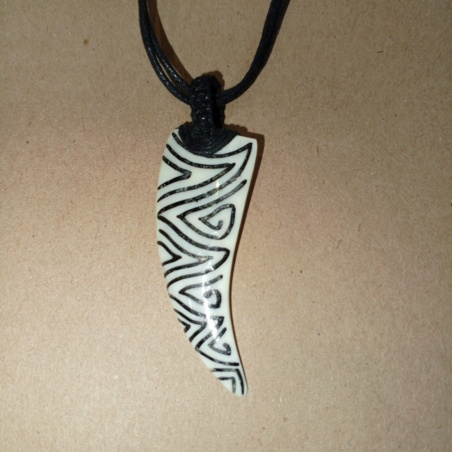 Амулет из кости Клык