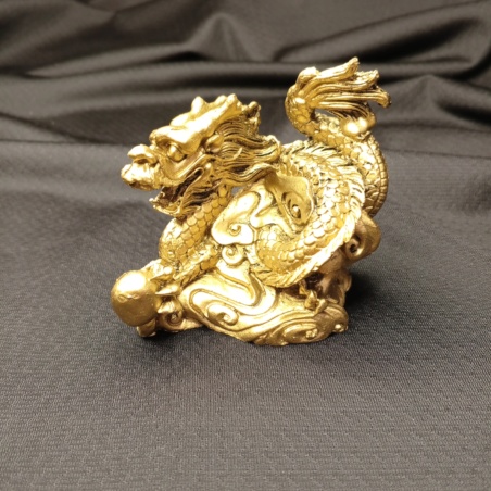 Дракон с жемчужиной