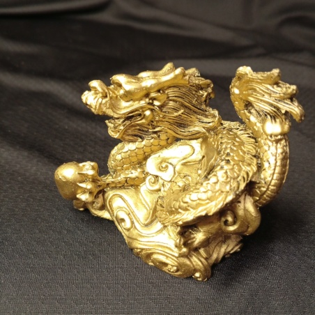 Дракон с жемчужиной