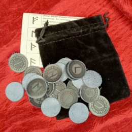 Руны скандинавские из натуральной кожи