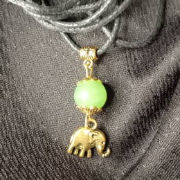 Амулет из камня нефрит с подвеской Золотой Слон