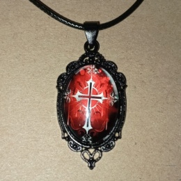 Кулон Крест красный, в готическом стиле
