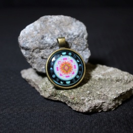 Кулон Шри-янтра