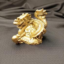 Дракон с жемчужиной