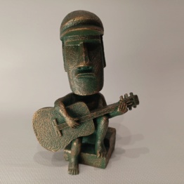 Статуэтка Истукан Моаи с гитарой