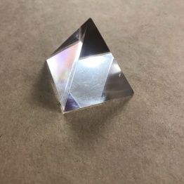Стеклянная пирамидка 5,8 см